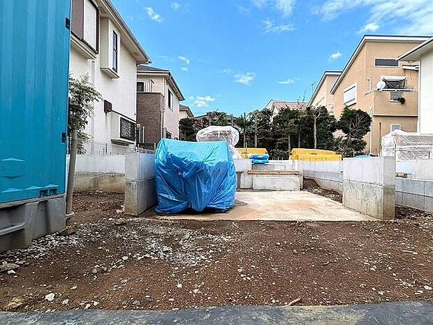 JR京浜東北・武蔵野線「南浦和」駅東口徒歩1分、提携駐車場もあります。エステート白馬南浦和店までお気軽にお問い合わせください。