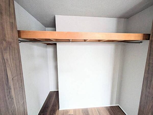 季節ごとの大物もしまえるたっぷりの収納スペース。