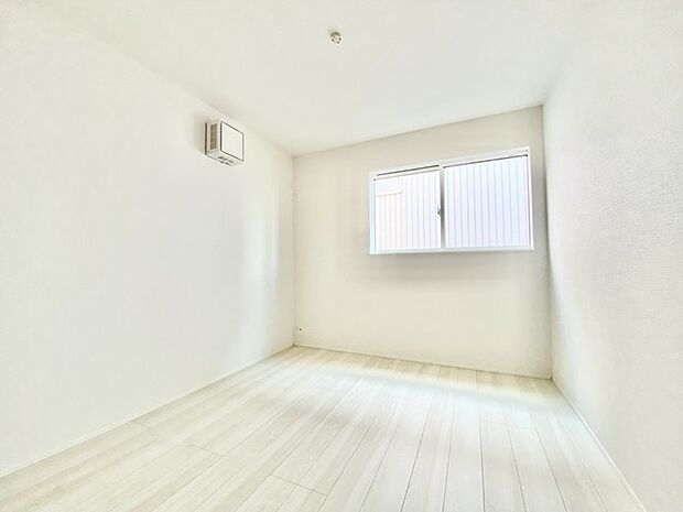洋室は子供部屋にもちょうどいいサイズ感。 