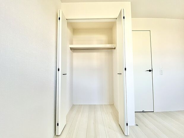 部屋ごとに設けた収納は、住みやすさへのこだわり。 