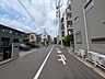 外観：前面道路含む現地写真 