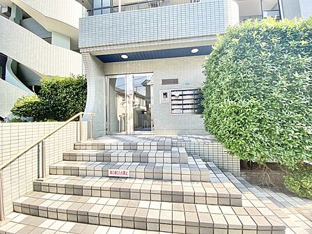 エントランス外 
