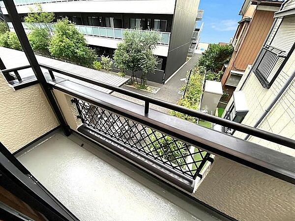 洗濯物を沢山干せるゆとりのバルコニー