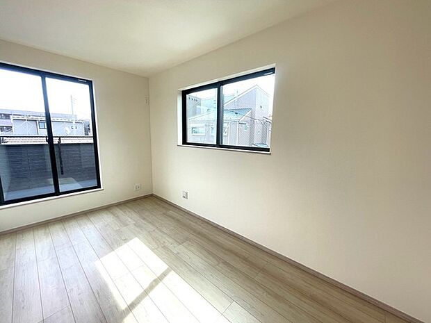 住宅街の2階南向きのお部屋です。日当たりはご覧のとおり。