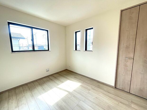 洋室は子供部屋にもちょうどいいサイズ感。