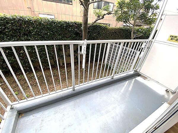 洗濯物を沢山干せるゆとりのバルコニー
