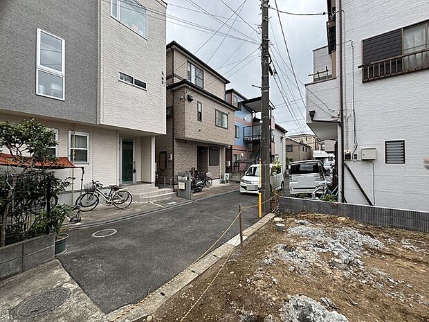前面道路含む外観