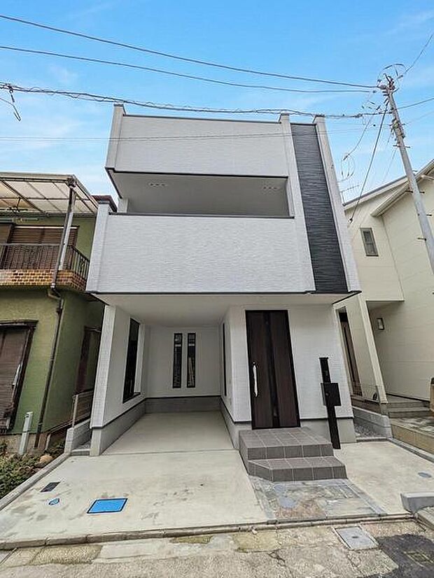 すっきりとした直線が際立つ、機能的で都会的な雰囲気をまとう住まいです
