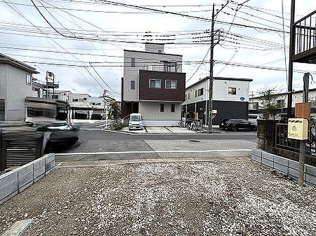前面道路含む外観