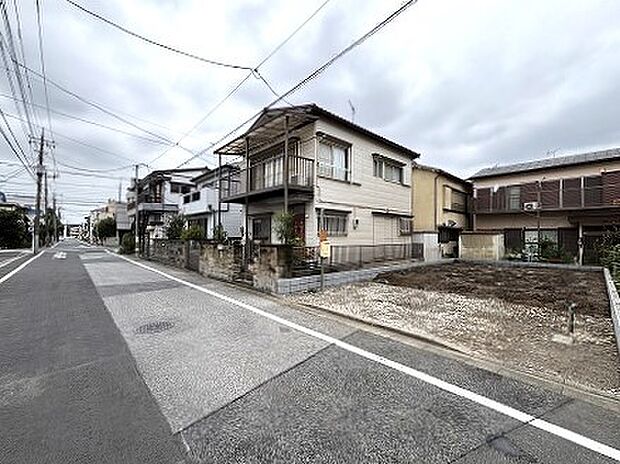 前面道路含む外観