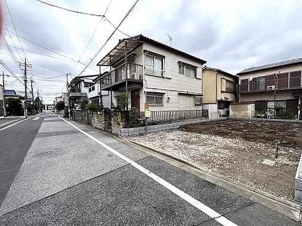 前面道路含む外観