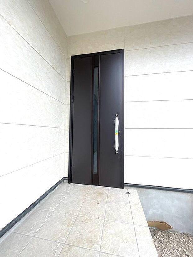 落ち着いたデザインの玄関です。