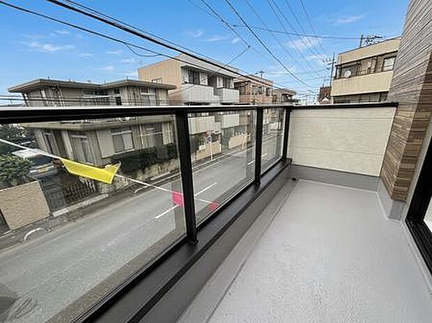 洗濯物を沢山干せるゆとりのバルコニー