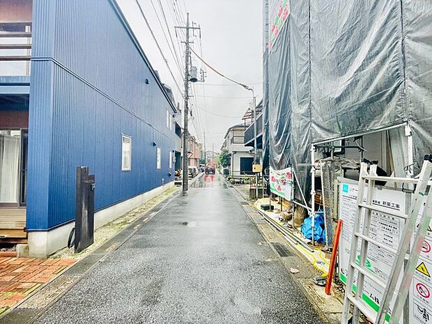 前面道路含む外観