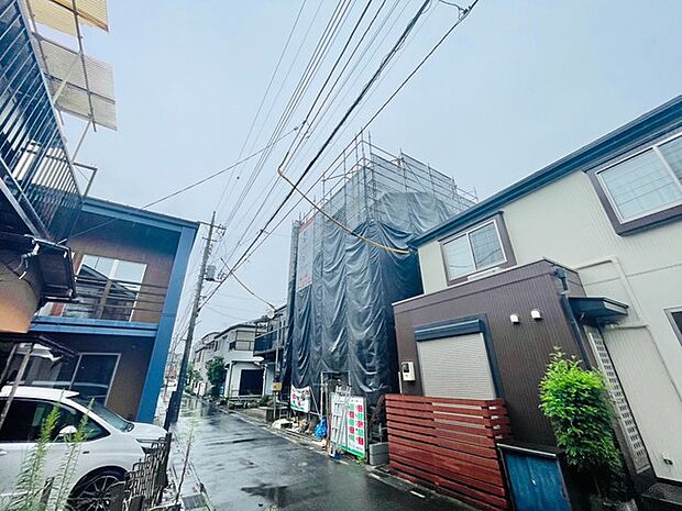 前面道路含む外観