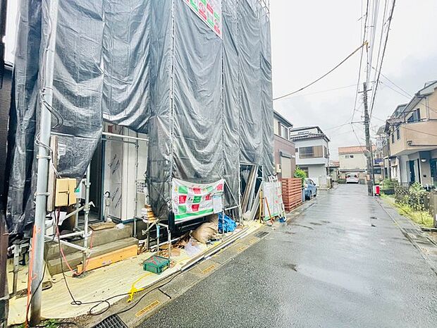 前面道路含む外観