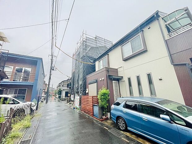前面道路含む外観