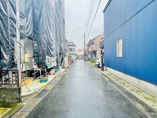 前面道路含む外観