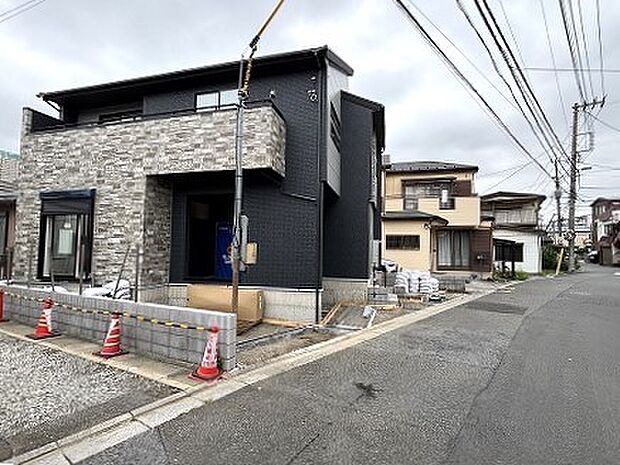 前面道路含む外観