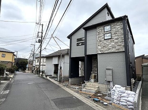 前面道路含む外観