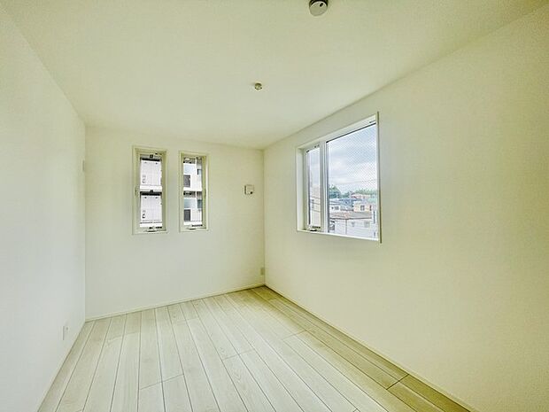 洋室は子供部屋にもちょうどいいサイズ感。