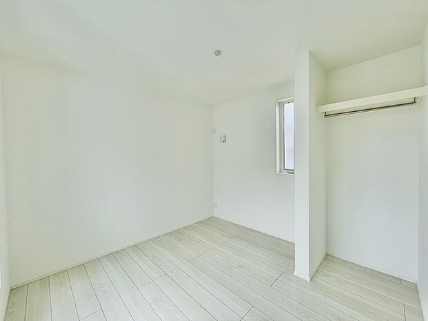 洋室は子供部屋にもちょうどいいサイズ感。