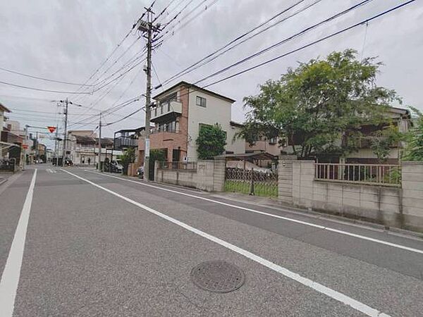 前面道路含む外観