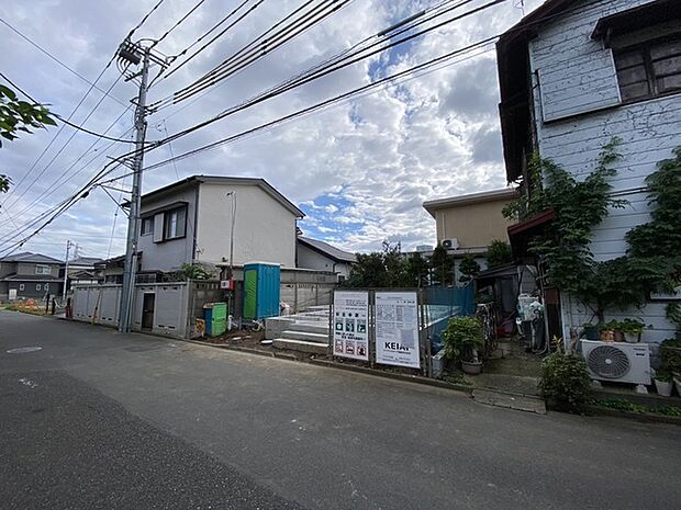 前面道路含む外観