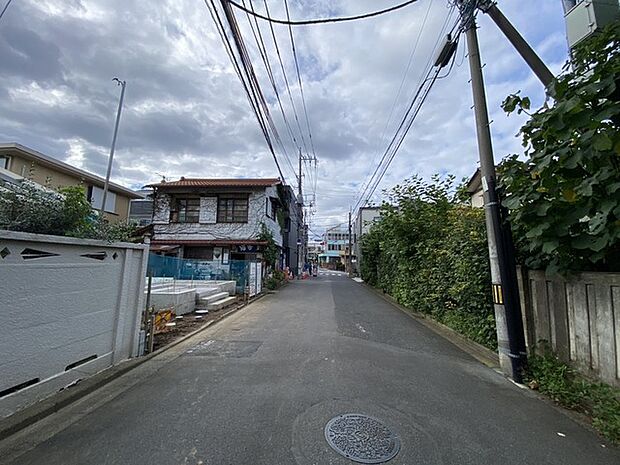 前面道路含む外観