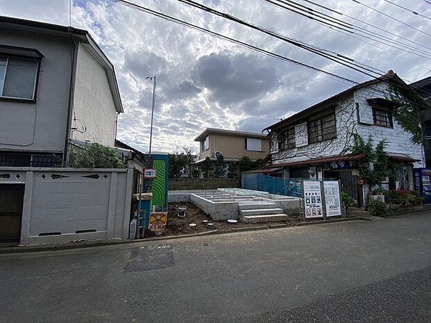 前面道路含む外観