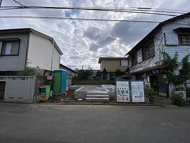前面道路含む外観