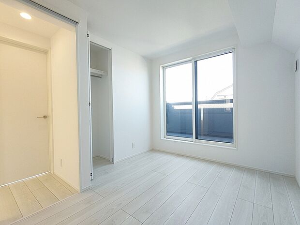 洋室は子供部屋にもちょうどいいサイズ感。