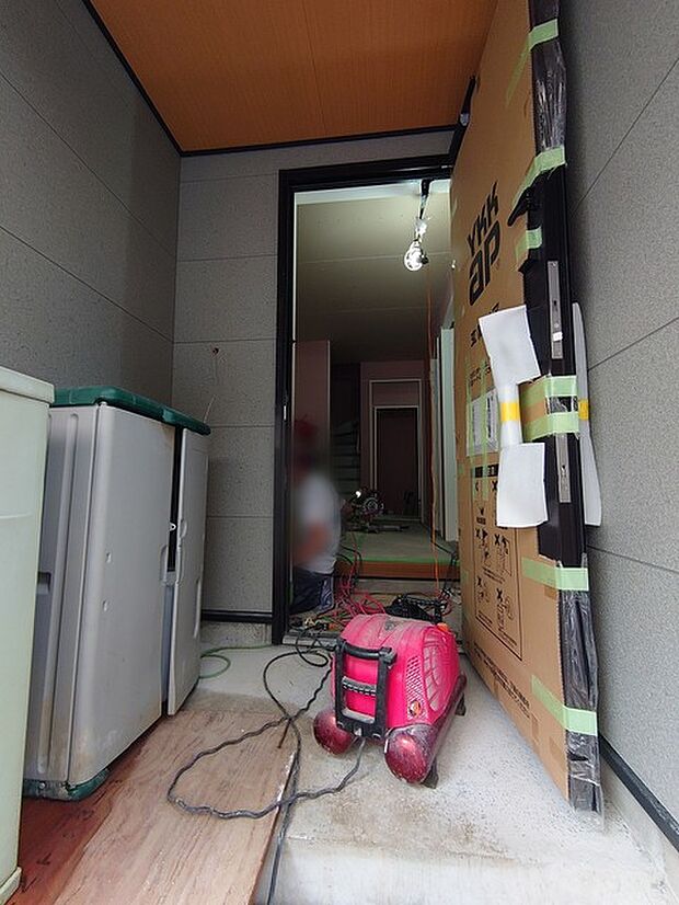玄関 