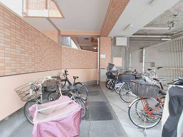 敷地内に駐輪場があります。