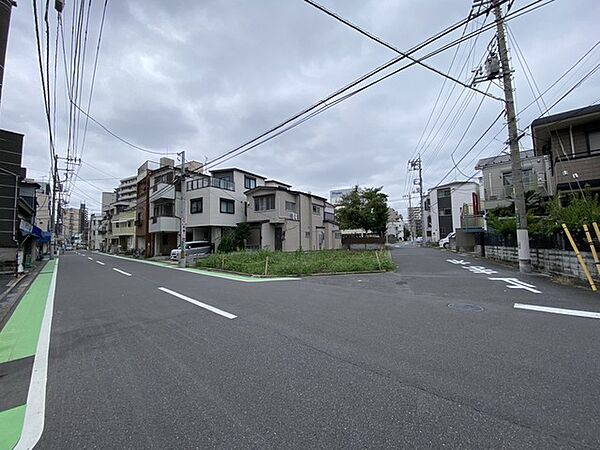 前面道路含む外観