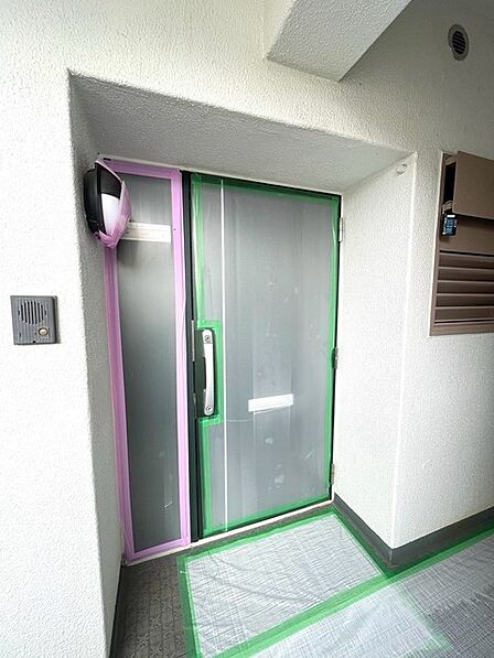 落ち着いたデザインの玄関です。