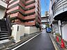 外観：前面道路含む現地写真 