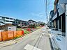 外観：前面道路含む現地写真 