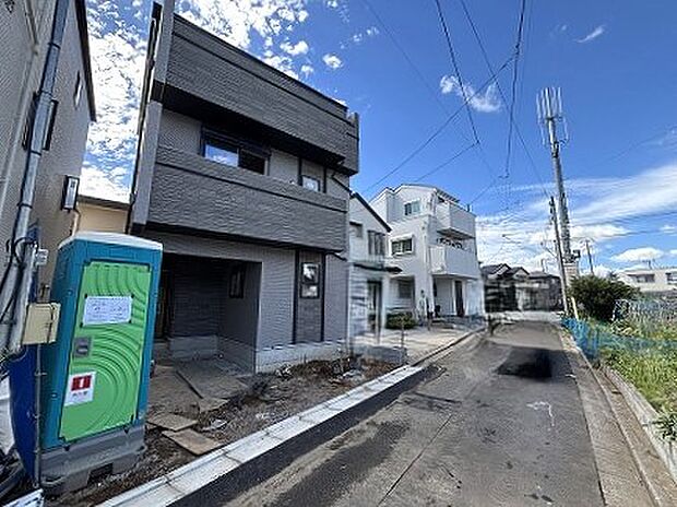 前面道路含む外観