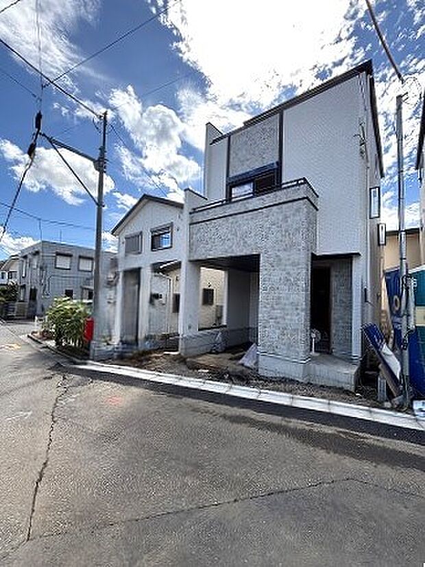 前面道路含む外観