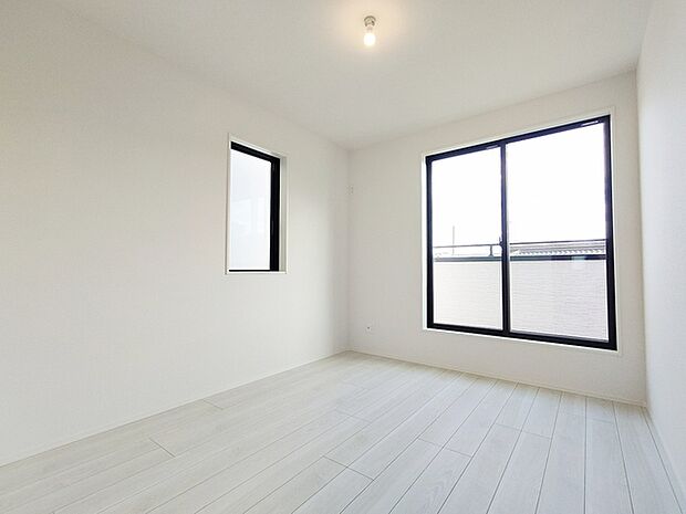 洋室は子供部屋にもちょうどいいサイズ感。