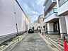 外観：前面道路含む現地写真 