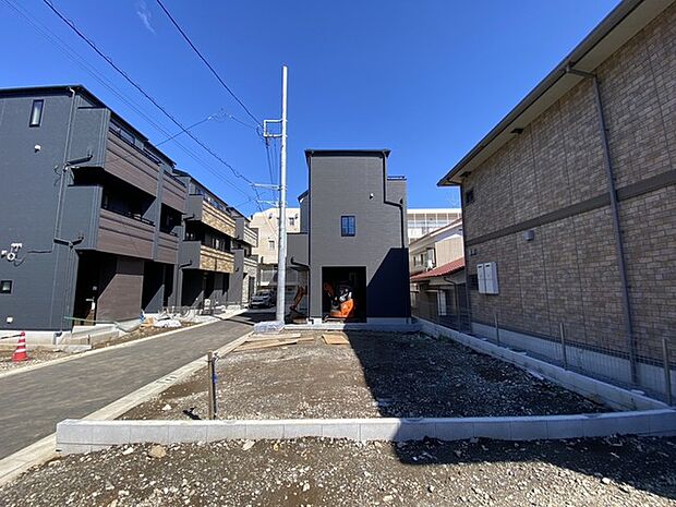 前面道路含む外観
