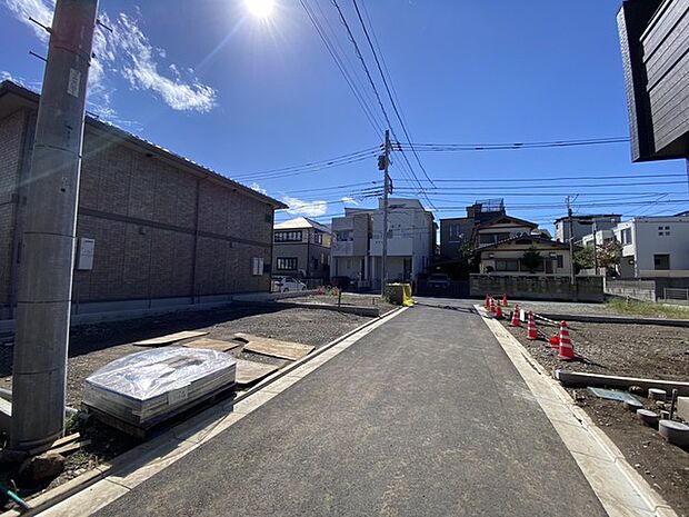 前面道路含む外観