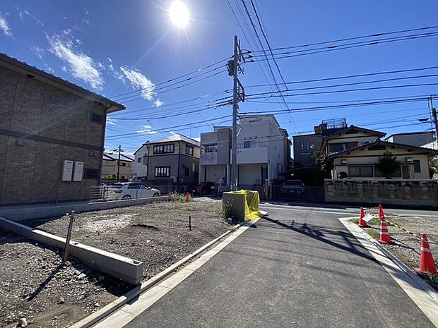 前面道路含む外観