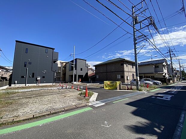 前面道路含む外観