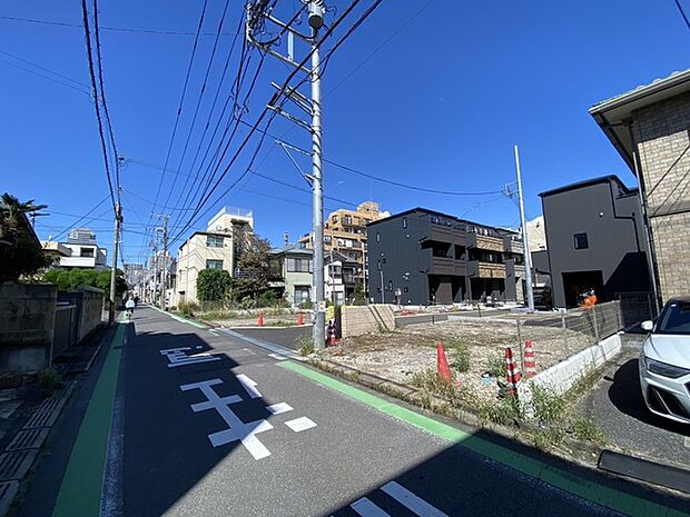 前面道路含む外観