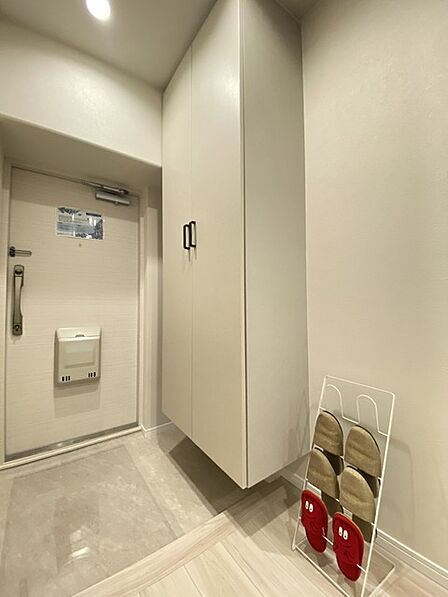 すっきりと整えられた空間が心地よい、穏やかな日常を迎える落ち着きのある空間