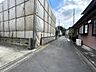 外観：前面道路含む現地写真 