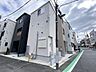 外観：前面道路含む外観